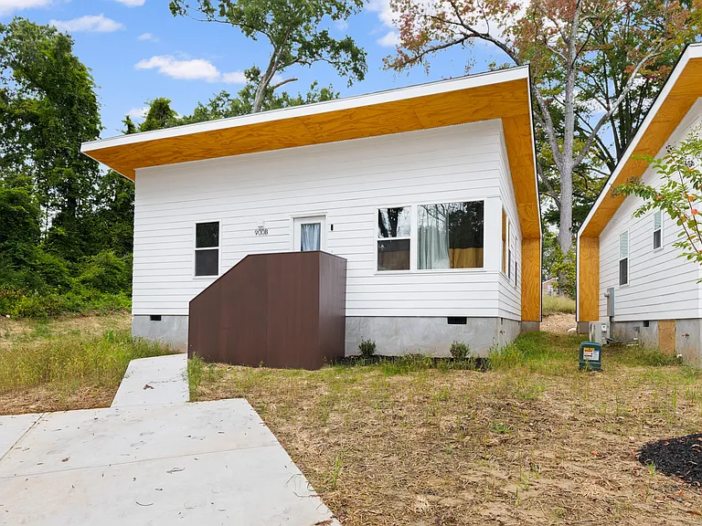 900 Fiske St — Photo 2