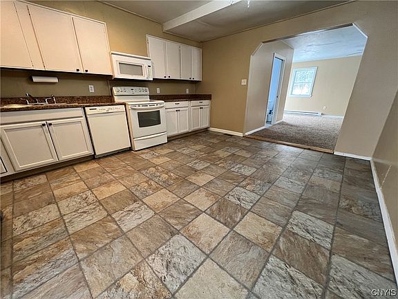 2nd image of 8 Woodburne Dr