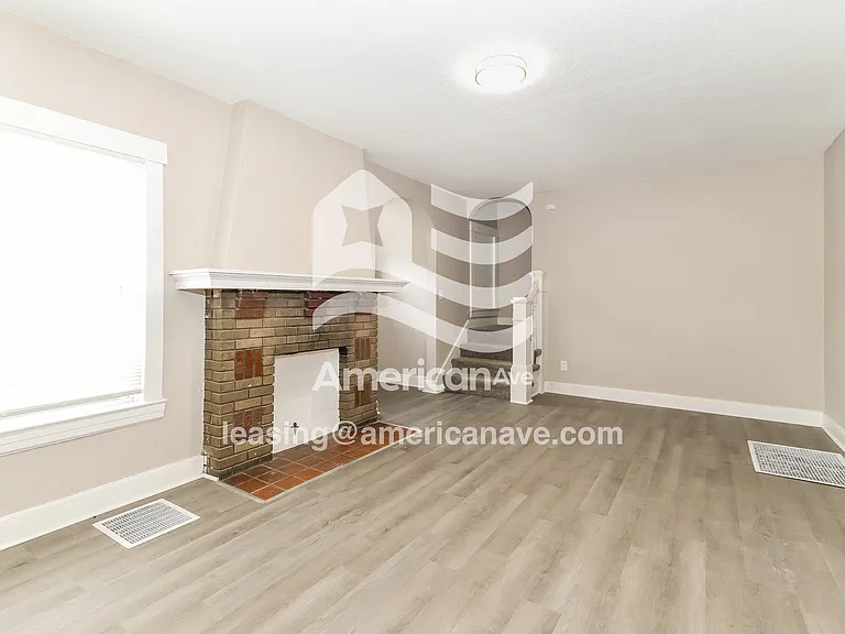 1274797_004_living_room_12725249.jpg
