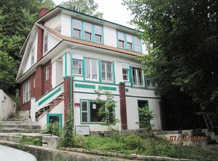 202 Hill St, Hinton, WV 25951