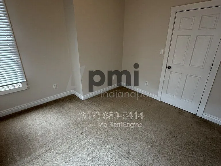 233 N East St — Photo 31