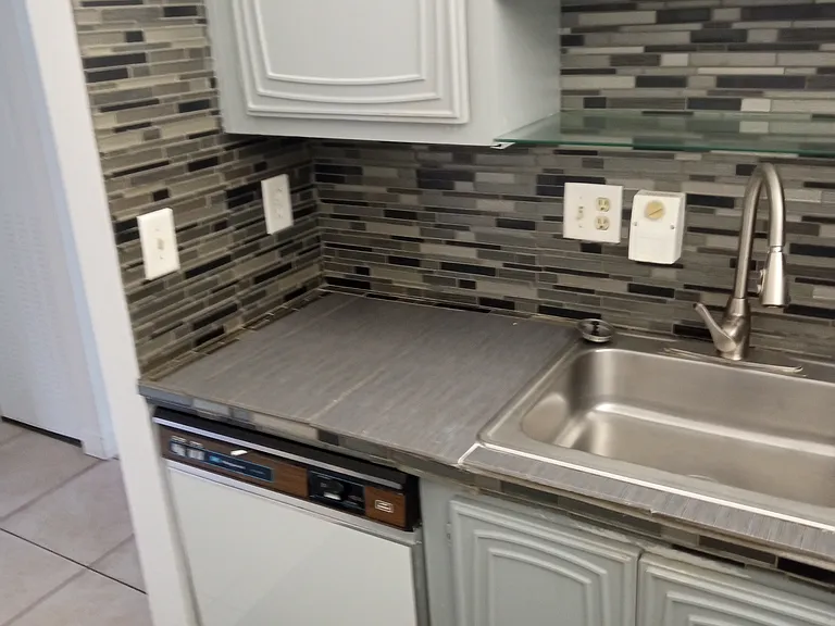 2841 Somerset Dr #207 — Photo 2