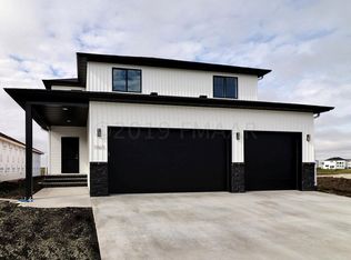 5865 Deb Dr W, West Fargo, ND 58078