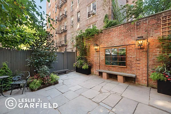 Rented by Leslie J. Garfield | media 4