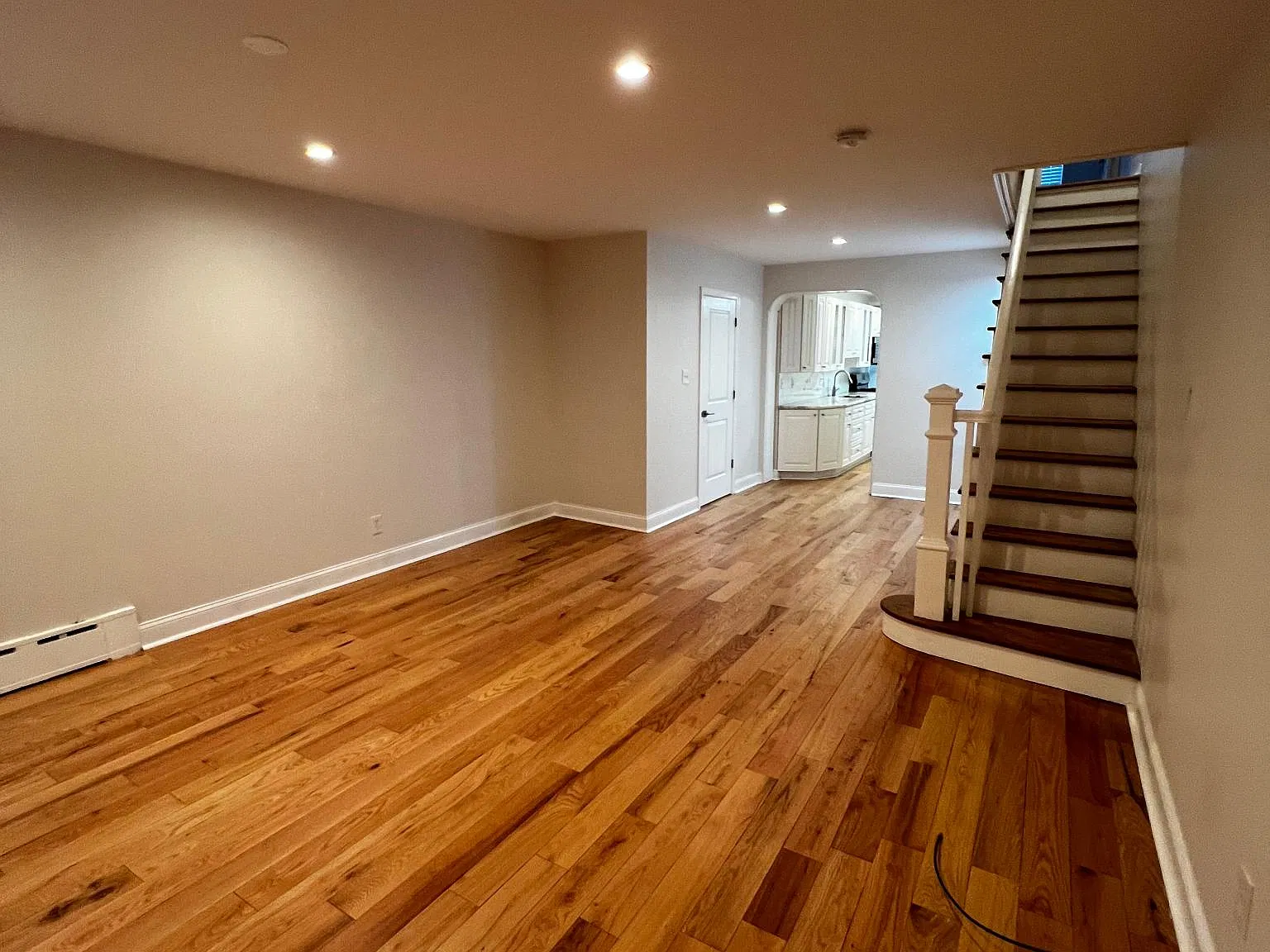3 bed, 1100 sqft, $2,500 — Photo 2