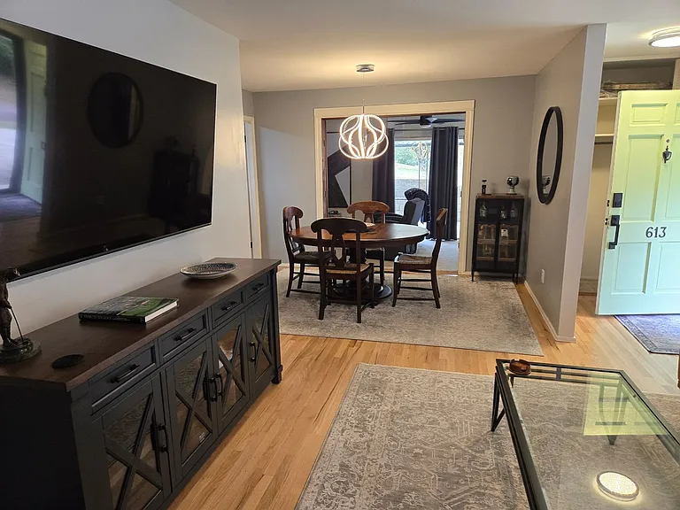 613 Westbury Dr — Photo 4