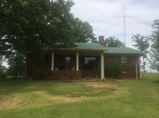 448 Old Stage Rd, Mc Ewen, TN 37101