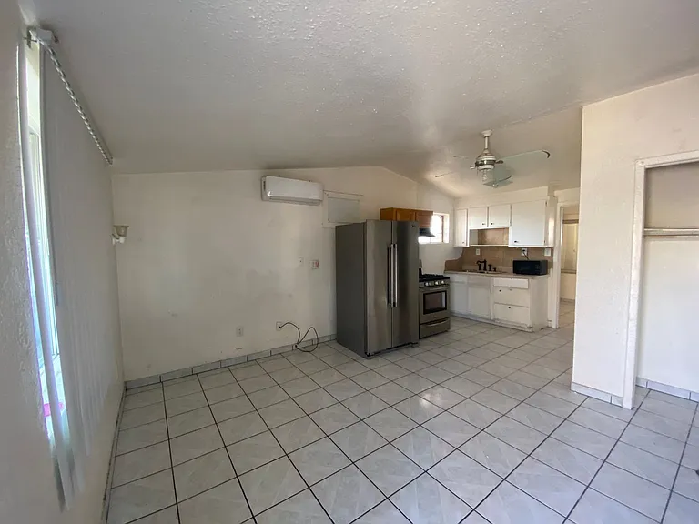 575 N Delaware St #E — Photo 2
