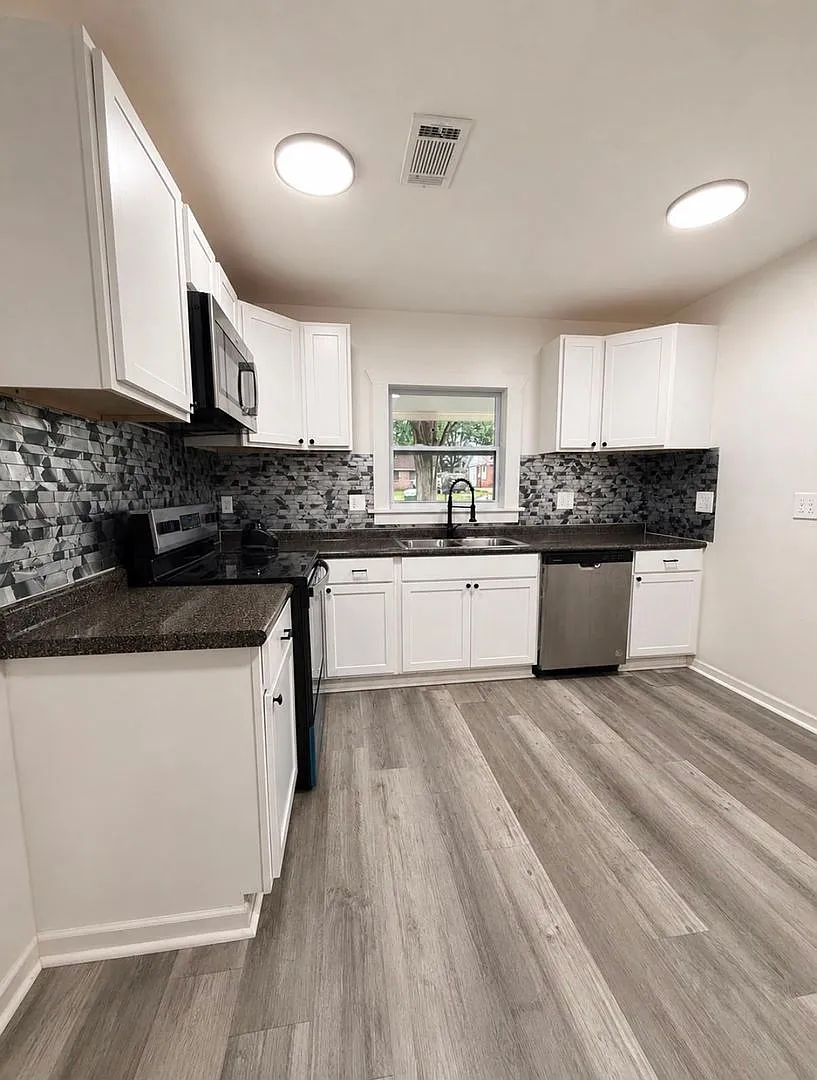 For Rent- 3 Bedrooms, 2 bath — Photo 3