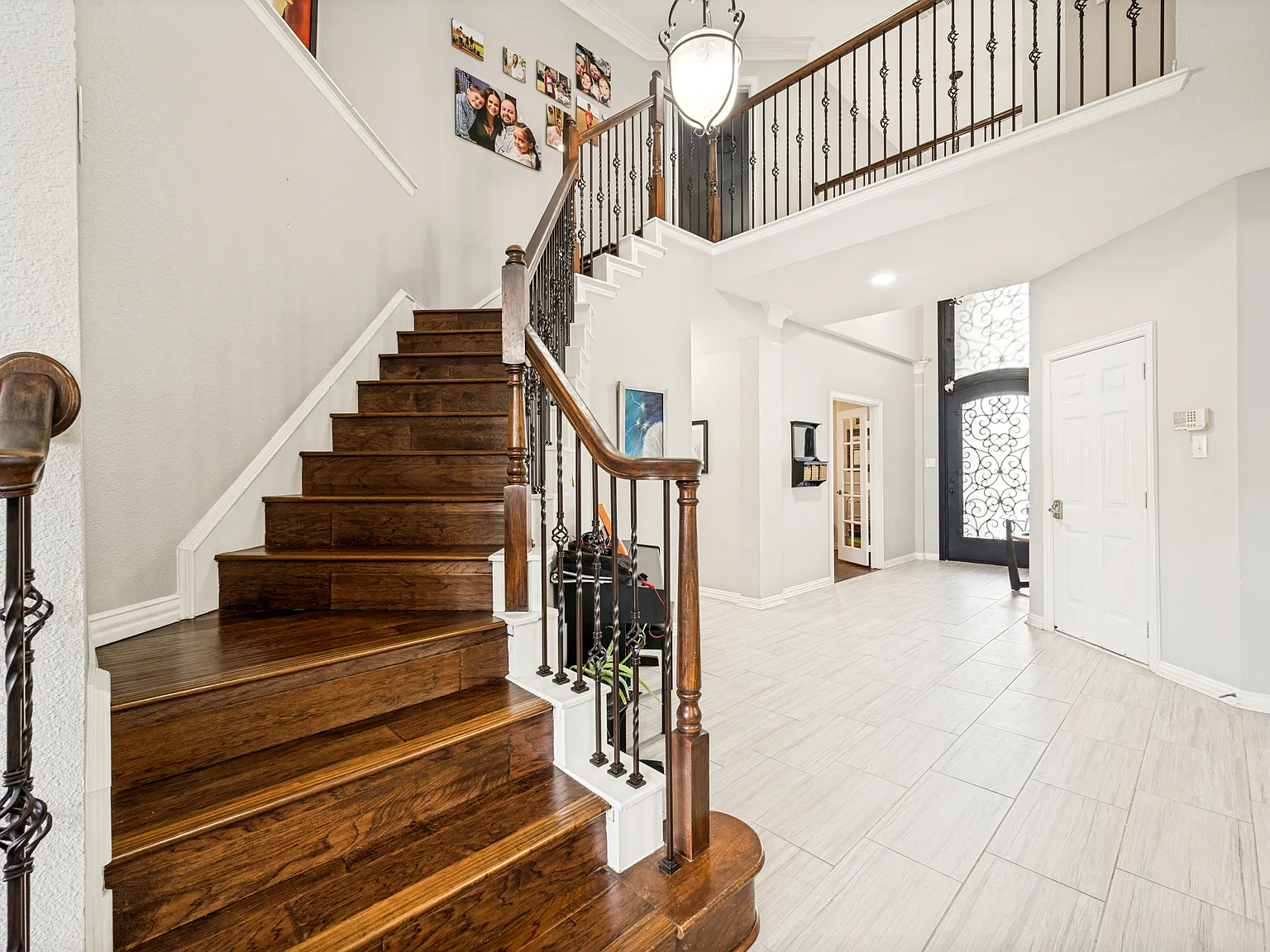 5 bed, 3260 sqft, $3,900 — Photo 3