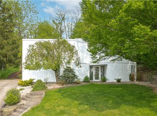 2037 Swallow Hill Ct, Pittsburgh, PA 15220