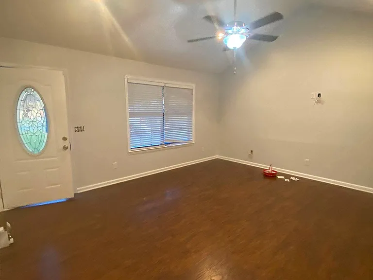 921 Wrenwood Ln — Photo 7