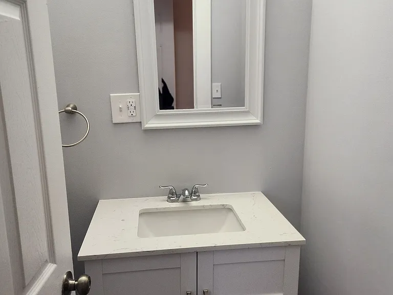 20 Hamilton St #2W — Photo 5