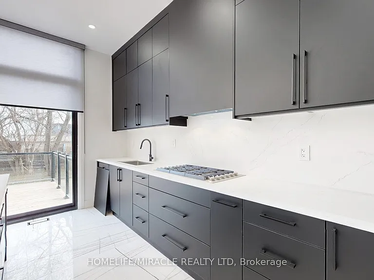 150 Stewart St — Photo 44