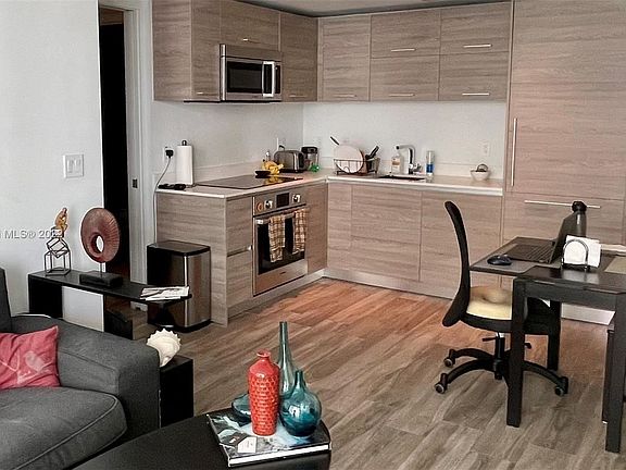 3rd image of 1300 S Miami Ave #4007