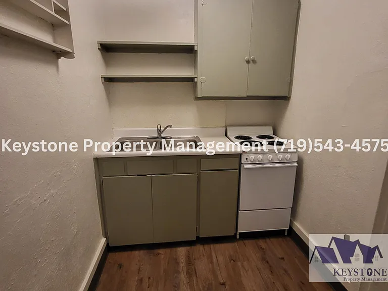 $400 Off Move In Special! Centrally Located 2nd Floor Apartment with 1 Bedroom/1 Bathroom - $800/... — Photo 12