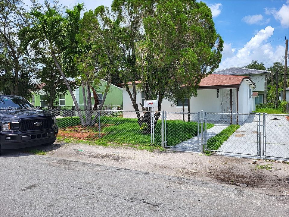 1st image of 809 NW 15th Ter