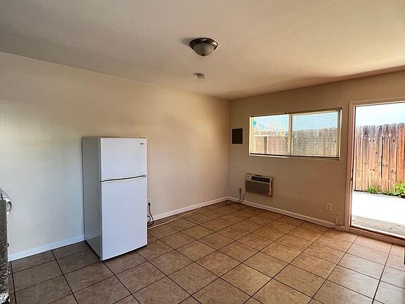 2nd image of 509 Hyde Park Pl #7