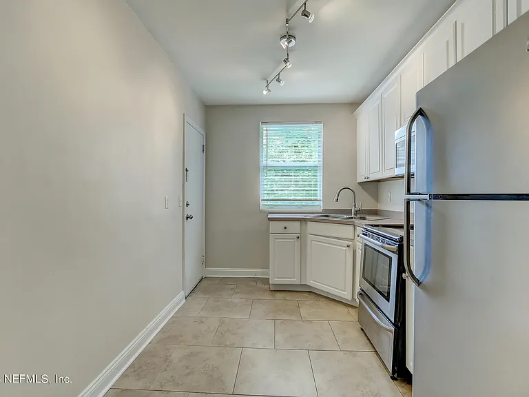 2358 Herschel St #1 — Photo 9