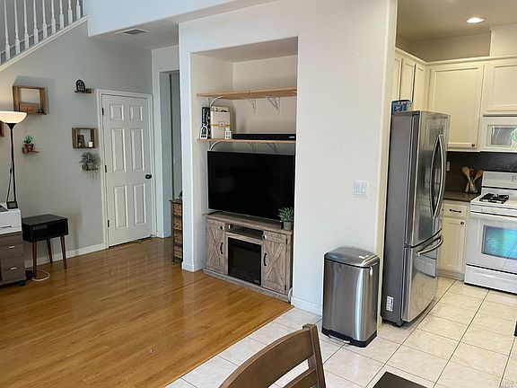5th image of 1079 Portofino Ave