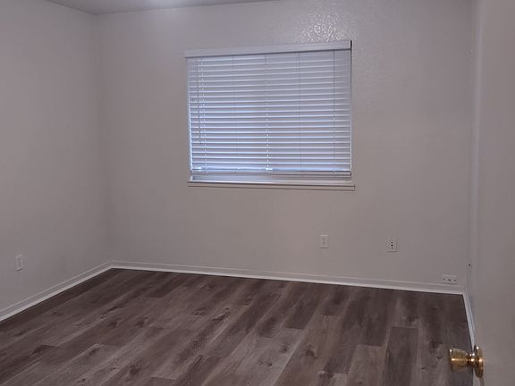 5th image of 212 Ash St