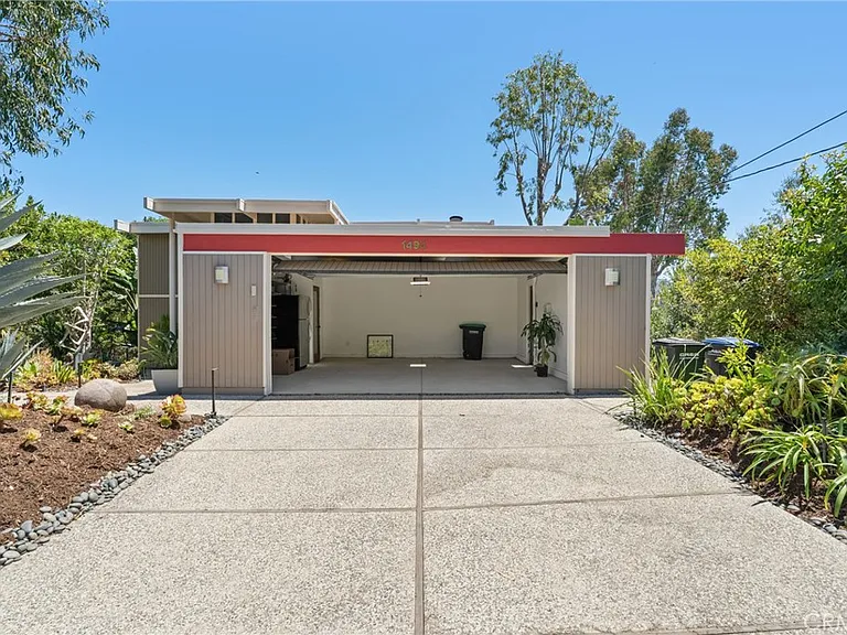 1494 Bluebird Canyon Dr — Photo 40