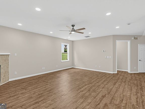 5th image of 6380 Stonelake Dr SW