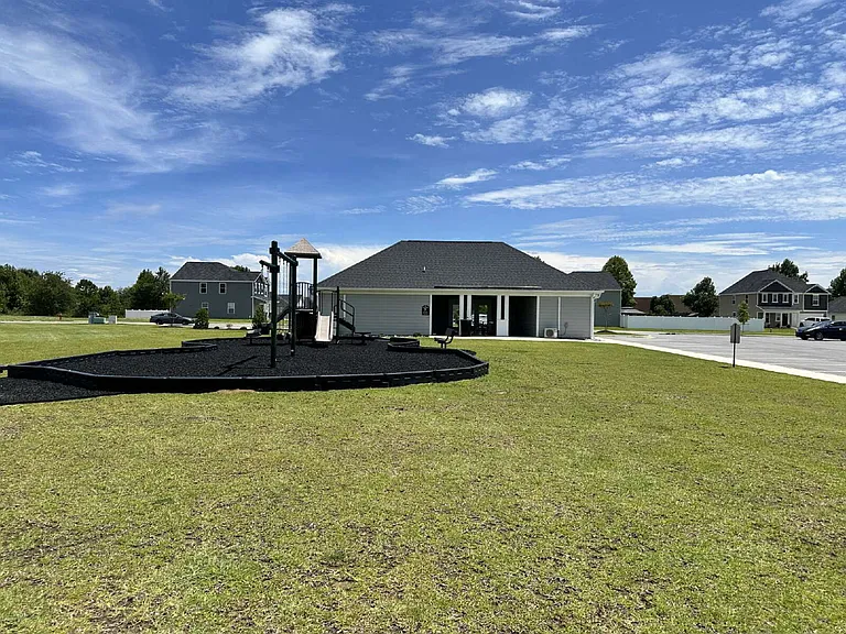 240 Melbourne Dr — Photo 21