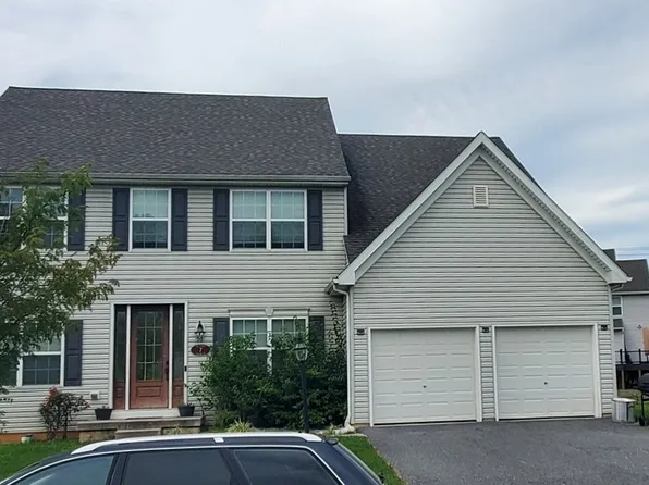 7 Chicory St, Stewartstown, PA 17363