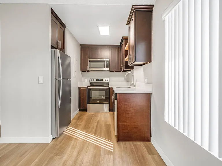 Oxnard Terrace — Photo 13