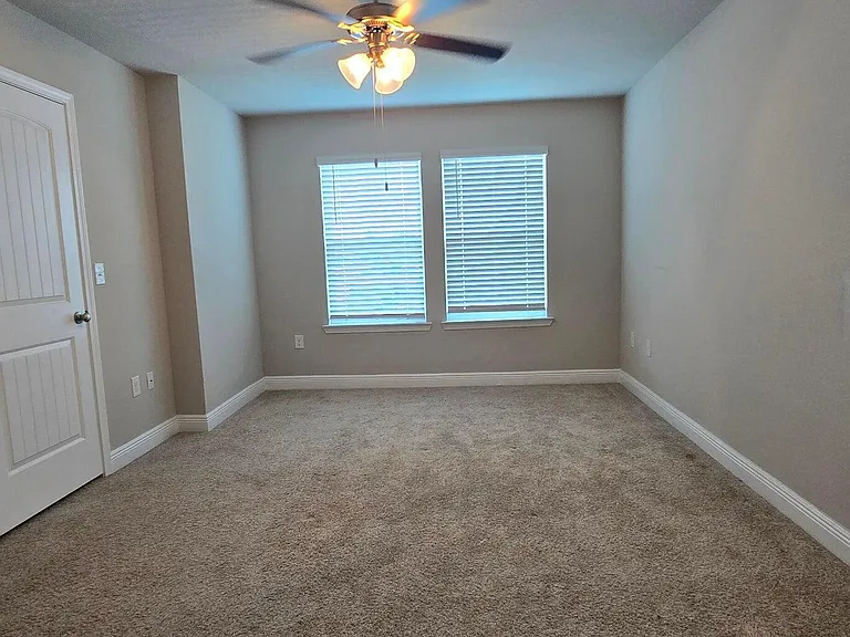 5837 Bay Pl — Photo 4