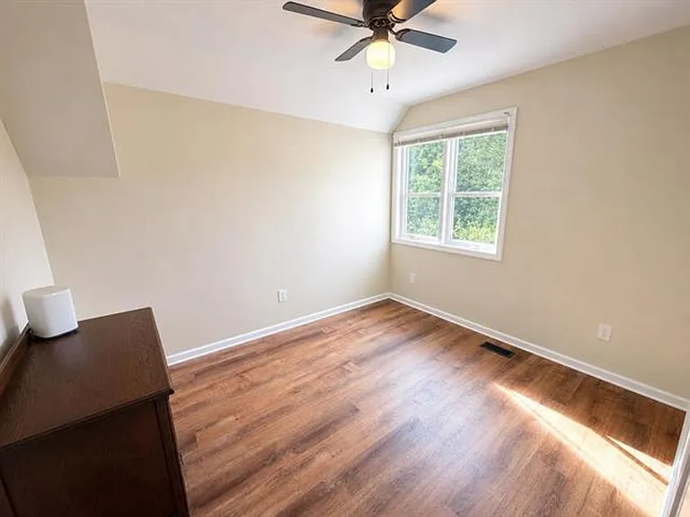 1285 King St — Photo 10