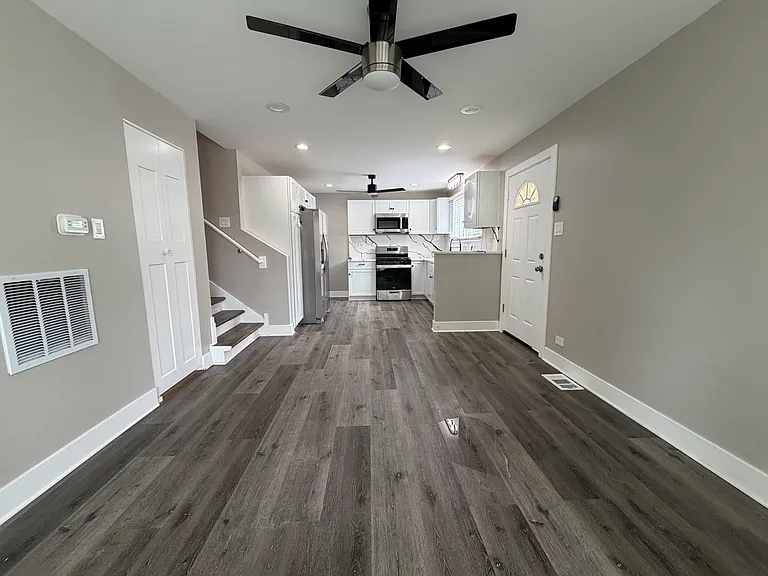 527 W 16th Pl — Photo 5