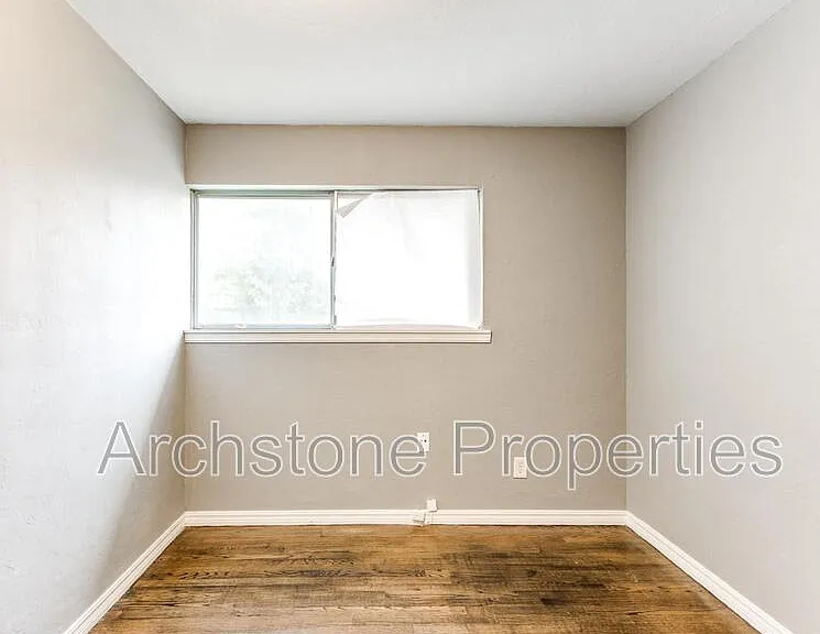 608 Holoway Dr — Photo 30