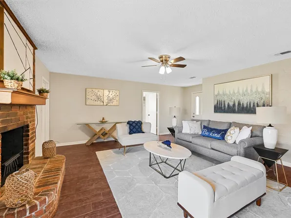 1602 Meadow Ct, Midlothian, TX 76065