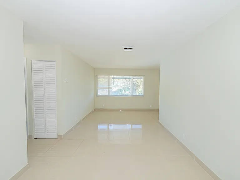 Interior_938NorthernDr_LP_2_11142025