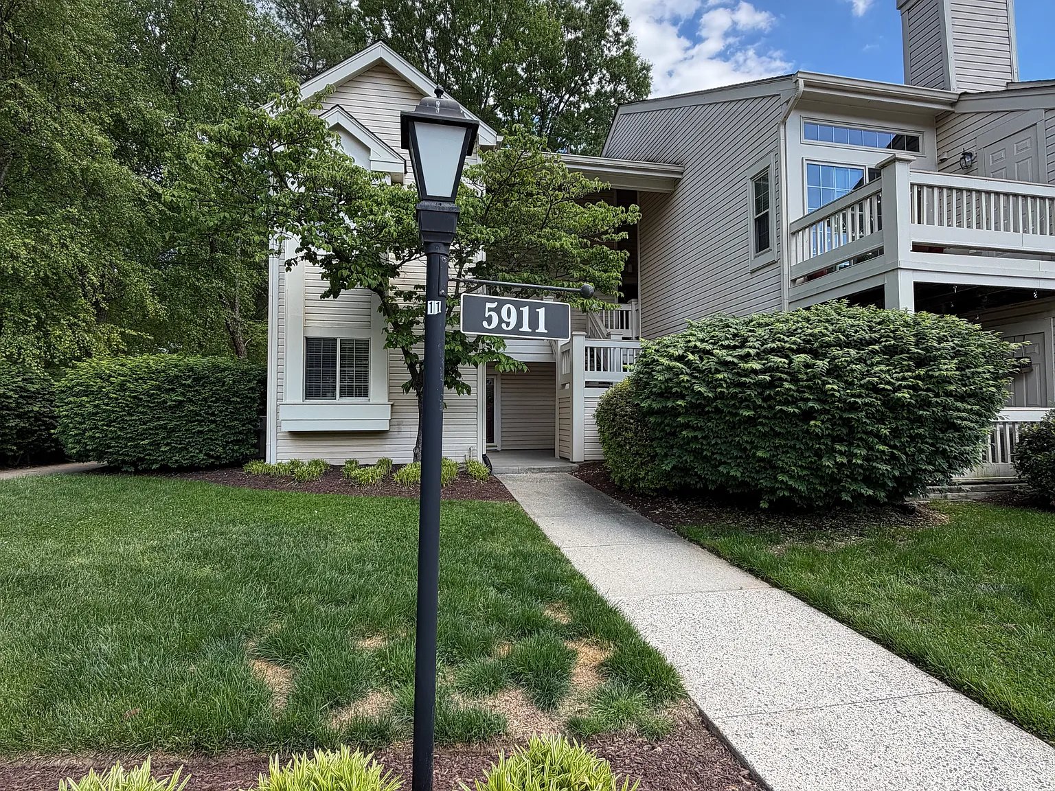 2 bed, 1300 sqft, $3,000 — Photo 2