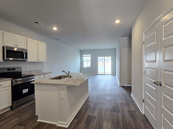 5th image of 1363 Speedway St