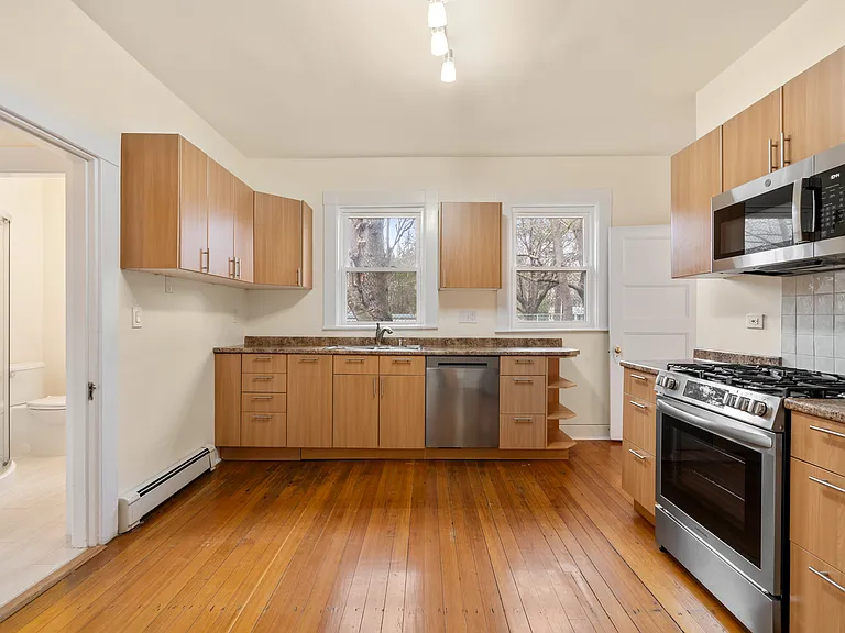 50 Kenwood St — Photo 7