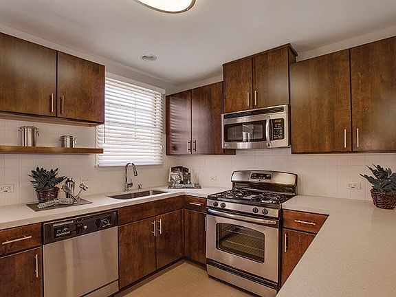 2nd image of 1017 Elkgrove Ave APT 2