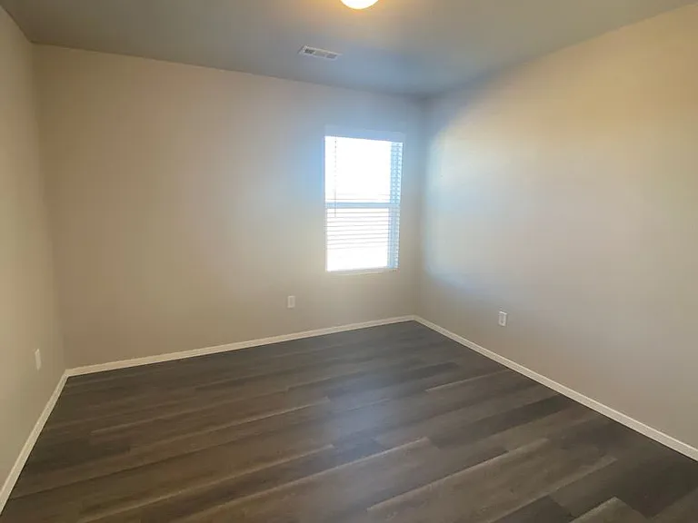 2704B Sidney St — Photo 9