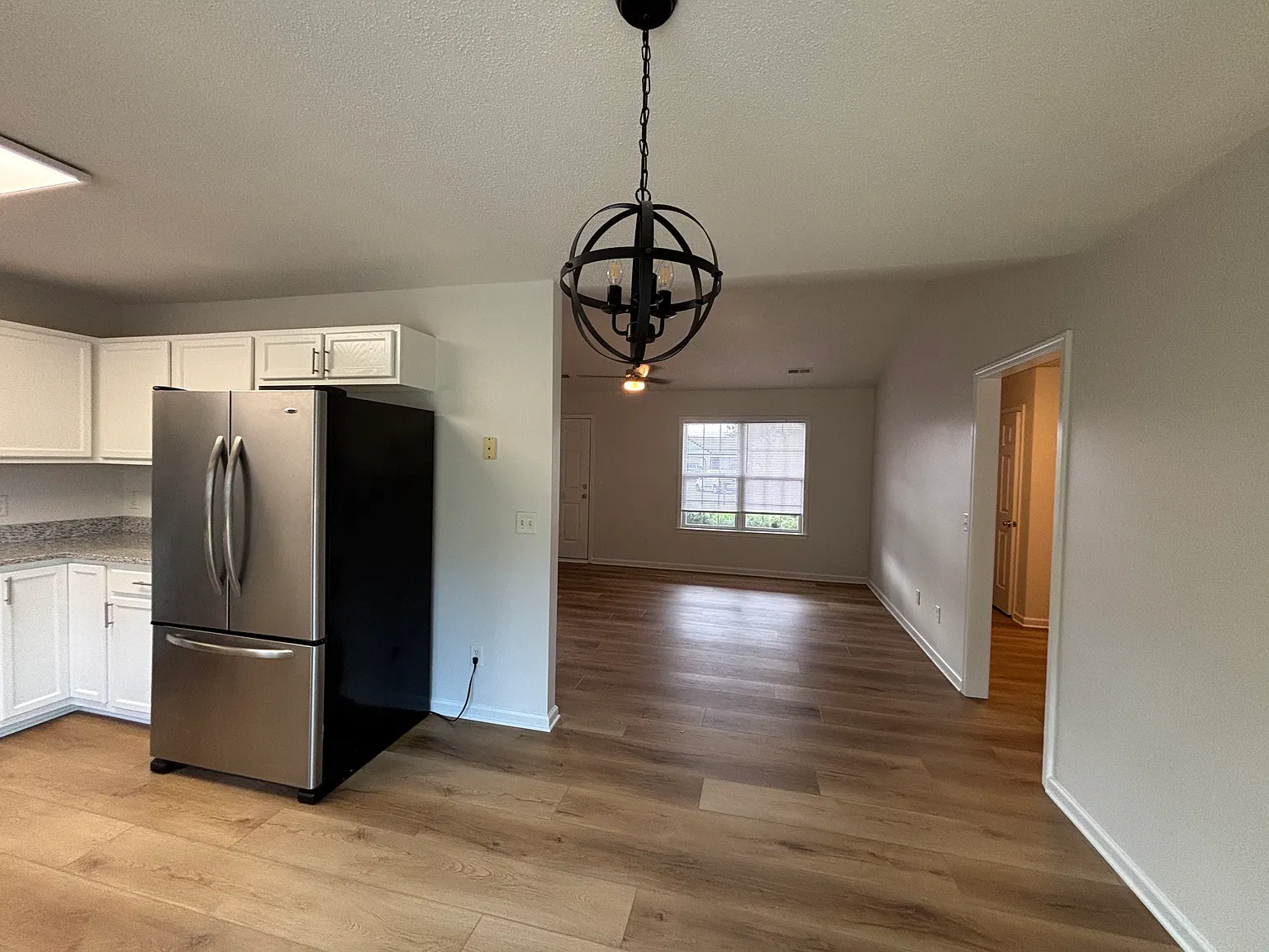 3 bed, 1200 sqft, $2,200 — Photo 2