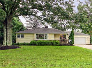 16 Hilltop Cir, Lincroft, NJ 07738