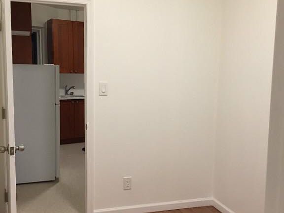 5th image of 540 W 47th St APT 6