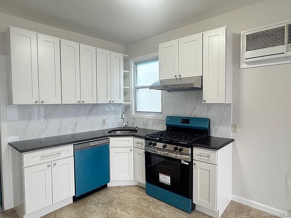 3rd image of 164-36 77th Road