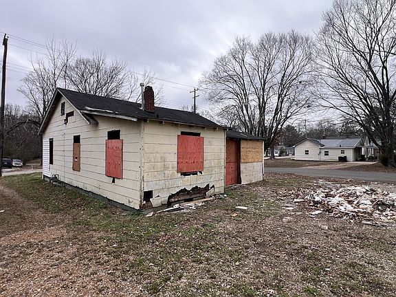 4th image of 818 Curtis St