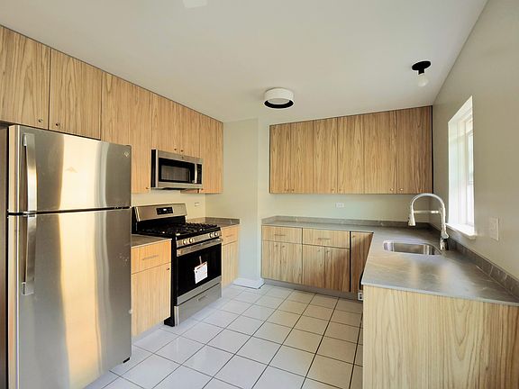 4th image of 2748 W Winnemac Ave #2