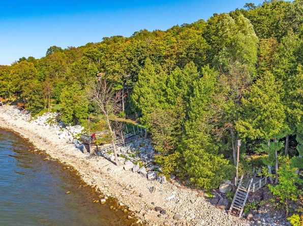 5215 Edgewater Beach Rd, Green Bay, WI 54311
