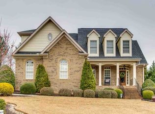 2 Graywood Ct, Simpsonville, SC 29680