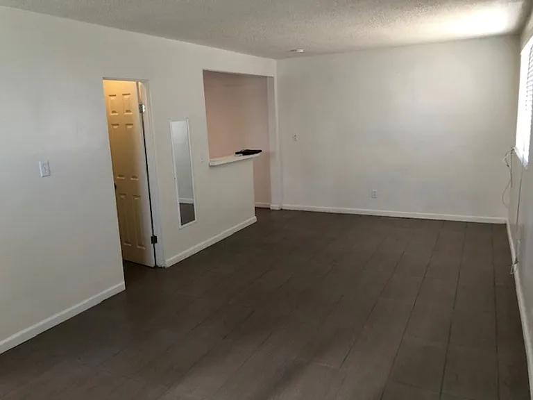 588 E. Mel Avenue - Hermosa Palms — Photo 8